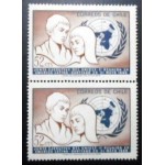 1971 Young couple in front of UNO Emblem 52