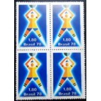 1978 C 1032 Jogador e Taça M QD