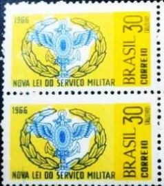 Par de selos postais do Brasil de 1966 Nova Lei Militar