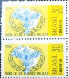 Par de selos postais do Brasil de 1966 Nova Lei Militar
