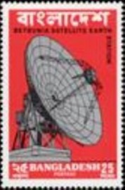 Selo postal de Bangladesh de 1975 Betbun Satellite Earth Station 25
