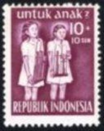 Selo postal da Indonésia de 1954 Girls with musical instruments