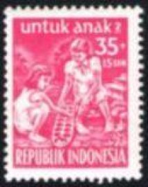 Selo postal da Indonésia de 1954 Grirls playing “Tjonkak”