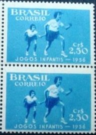Par de selos postais do Brasil de 1956 6º Jogos Infantis