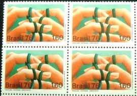 Quadra de selos postais do Brasil de 1976 Dedos M