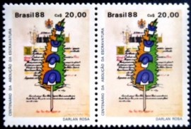 Par de selos postais do Brasil de 1988 Lei Áurea