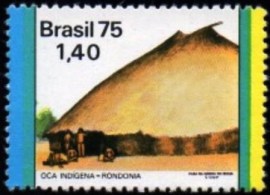 Selo postal do Brasil de 1975 Oca Indígena AD N