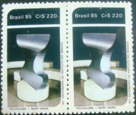 Par de selos postais de 1985 Instituto Rio Branco - C 1450 M