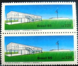 Par de selos postais de 1985 Catetinho e Memorial - C 1445 U
