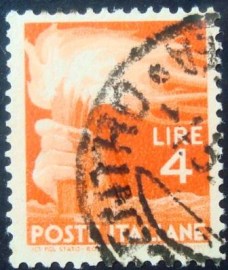 Selo postal da Itália de 1946 Hand holding a torch 4
