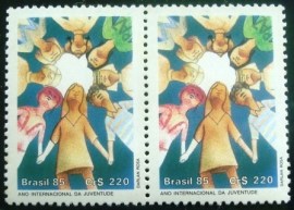 Par de selos postais de 1985 Juventude