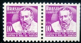 Par de selos postais do Brasil de 1961 Padre Bento H7 M