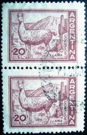 Par de selos postais da Argentina de 1961 Llama