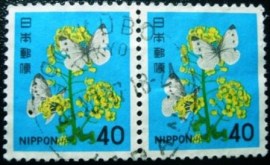 Par de selos do Japão de 1981 Rapeseed Flowers and Butterfly