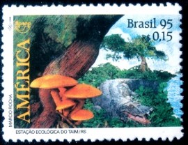 Selo postal do Brasil de 1995 Fungos e Jacaré