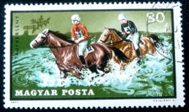 Selo postal da Hungria de 1971 Horses fording river