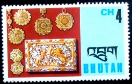 Selo postal do Bhutão de 1975 Pendants and box cover