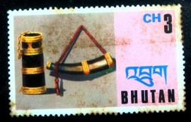 Selo postal do Bhutão de 1975 Powder horns