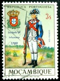 Selo postal de Moçambique de 1967 Infantry Soldier 1789