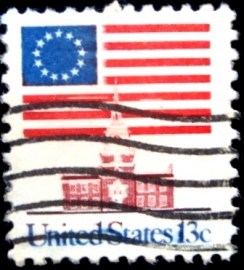 Selo postal dos Estados Unidos de 1975 13 Star Flag over Independence Hall