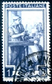 Selo postal da Itália de 1950 The Workshop