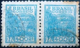 Par de selos postais do Brasil de 1942 Trigo 400