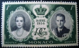 Selo postal de Monaco de 1956 Rainier III e Grace Kelly