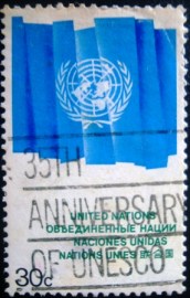 Selo postal das Nações Unidas de 1976 United Nations Flag