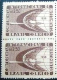 Par de selos postais do Brasil de 1958 Conferência Investimentos