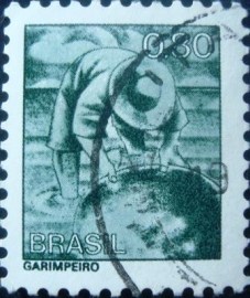 Selo postal do Brasil de 1977 Garimpeiro