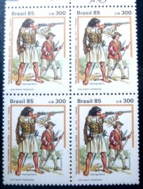 Quadra de selos postais de 1985 Espingardeiro e Piqueiro