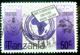 Selo postal da Tanzânia de 1980 Badge of the OAU 50