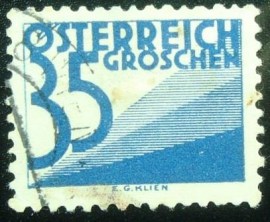 Selo postal da Áustria de 1930 Digit & Triangles 35
