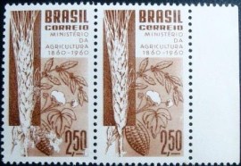 Par de selos postais do Brasil de 1960 Ministério da Agricultura