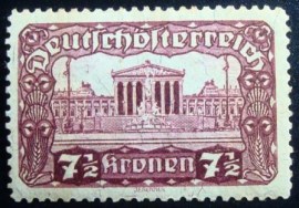 Selo postal da Áustria de 1920 Parliament Building 7½