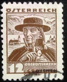 Selo postal da Áustria de 1934 Farmer from Traun