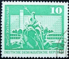 Selo postal da Alemanha Oriental de 1973 Neptune Fountain