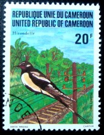 Selo postal de Camarões de 1982 Barn Swallow