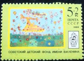 Selo postal da união Soviética de 1988 May Girl and Flowers