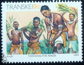 Selo postal do Transkei de 1984 Thinning corn