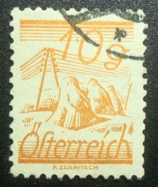 Selo postal da Áustria de 1925 Stooks & telegraph wires 10g