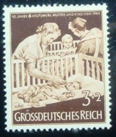 Selo postal da Alemanha Reich de 1944 Infant crib