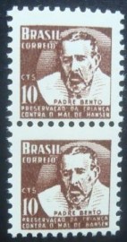 Par vertical de selos postais do Brasil de 1962 Padre Bento H 8