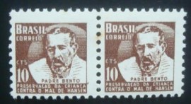 Par horizontal de selos postais do Brasil de 1962 Padre Bento H 8