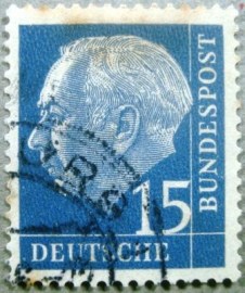 Selo postal da Alemanha de 1954 - Theodor Heuss - 15