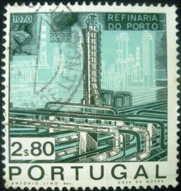 Selo postal de Portugal de 1970Oil Refinery in Porto - 1064 U