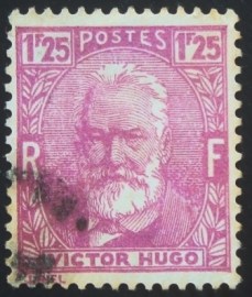 Selo postal da França de 1933 Victor Hugo
