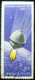 Selo postal da Hungria de 1966 Luna 9 closing in on the moon