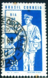 Selo postal do Brasil de 1969 Carteiro