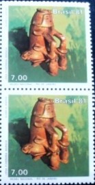 Par de selos do Brasil de 1981 Urna Funerária